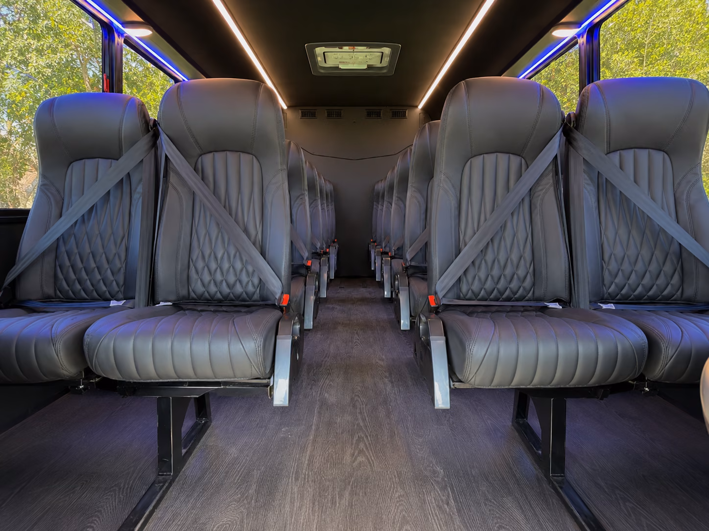 find and book transportation for your next airport transfer 1